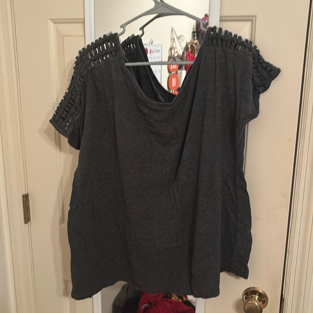 Off the shoulder, Tshirt